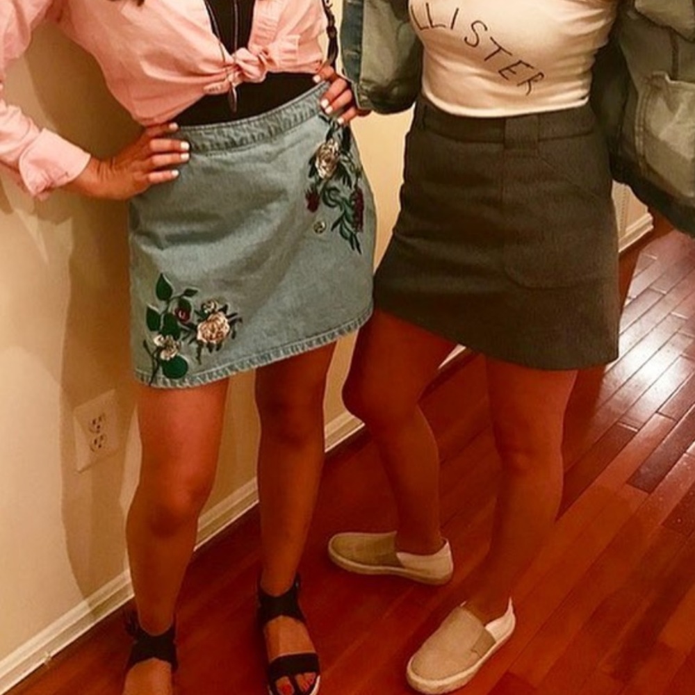 H&M Embroidered denim mini skirt - Picture 2 of 4